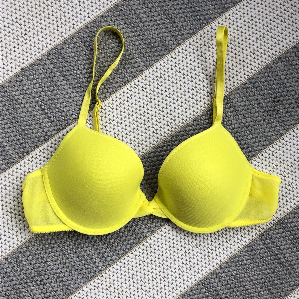 On Gossamer T-Shirt Bra 36B 💛
